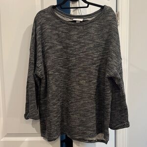 Pure Energy Black and White Knit Top